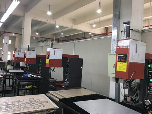 Riveting machine